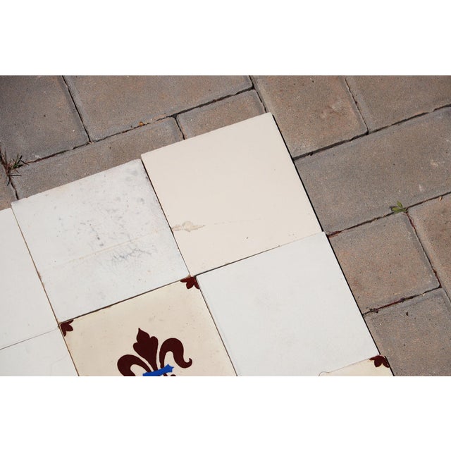 1900s Portuguese Fleur-De-Lis & Plain Antique White Large Antique Tiles Set of 32 For Sale - Image 17 of 18