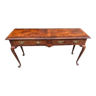 Hekman Queen Anne Sofa Table in Mahogany and Burlwood - Vintage Late 20th Century For Sale