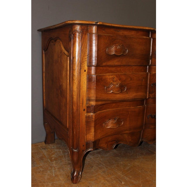 Antique Walnut Crossbow-Shaped Commode, 1750 For Sale - Image 11 of 17