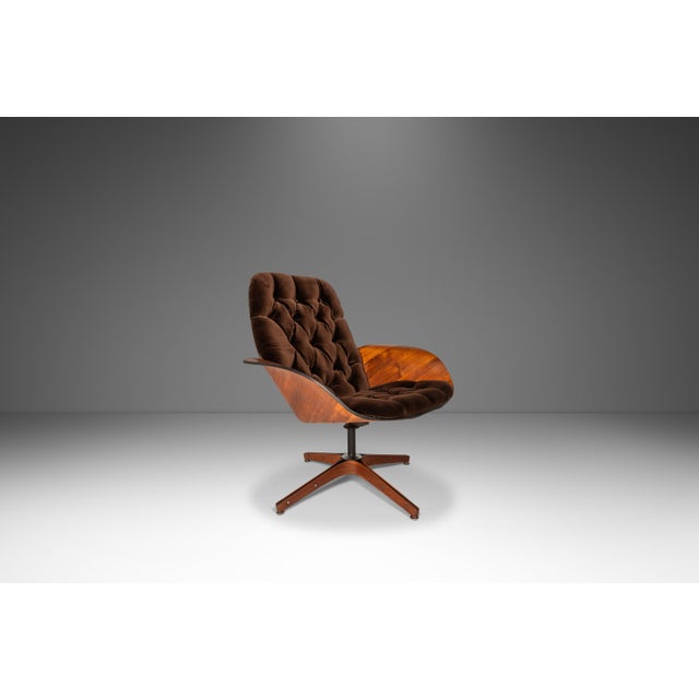 Rare Set of Two (2) Mid-Century Modern "Mrs." Lounge Chairs in Walnut & Velvet by George Mulhauser for Plycraft, Usa, C. 1960s For Sale In Orlando - Image 6 of 18