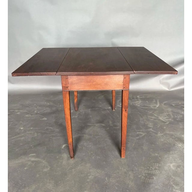 18th Century Virginia Tidewater Walnut and Yellow Pine Drop Leaf Table For Sale - Image 4 of 10