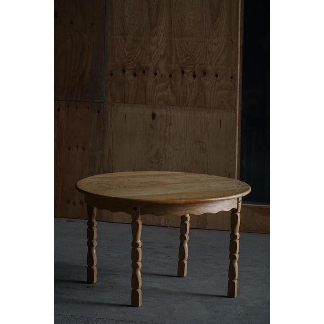 Wood Mid-Century Danish Round Dining Table in Oak with Extensions, 1960s For Sale - Image 7 of 18
