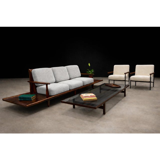 Designed in the 1950s by Joaquim Tenreiro, this large coffee table is a refined example of Tenreiro’s structural and...