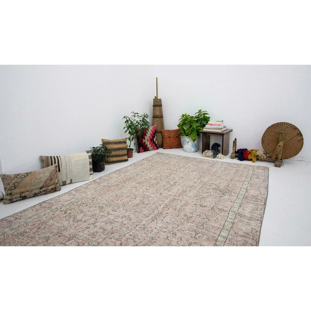 1960s Vintage Turkish rug- 5′9″ × 9′4″ For Sale In Los Angeles - Image 6 of 7