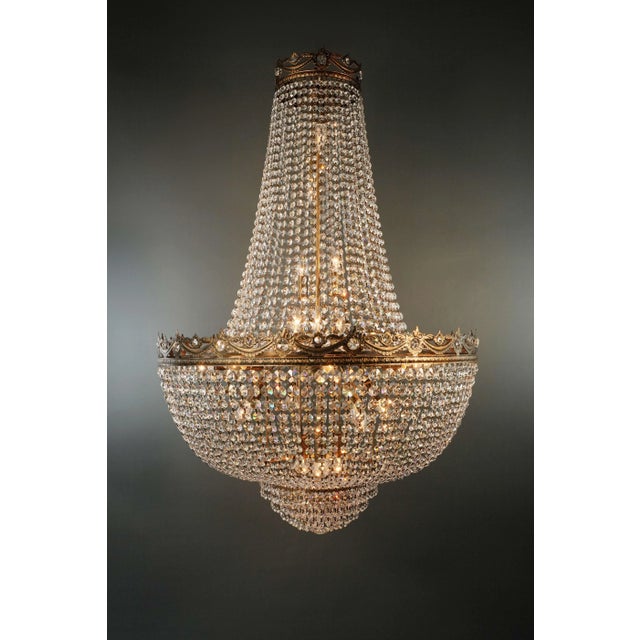 Montgolfière style chandelier – Empire elegance with customizability Introducing a new Montgolfière-style chandelier that...