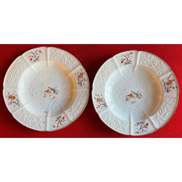 Chinoiserie Antique 18th Century George II Bow Porcelain Soup Bowls Decorated With Two Quails in the Kakiemon Taste - a Pair For Sale - Image 3 of 9