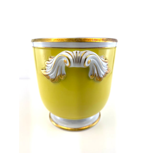Vintage Mottahedeh Yellow Porcelain Cachepot With Gilt Rococo Handles For Sale In Little Rock - Image 6 of 11