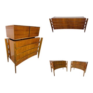Mid-Century Swedish Modern William Hinn Sculptural Walnut 4-Piece Bedroom Set For Sale