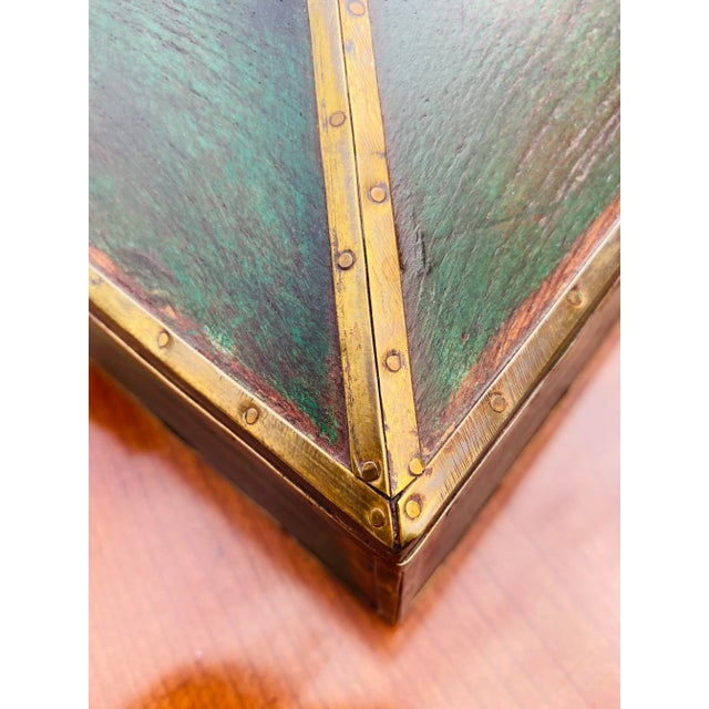 1980s Vintage Pyramid Shaped Brass Trimmed Dresser Box. For Sale - Image 5 of 11