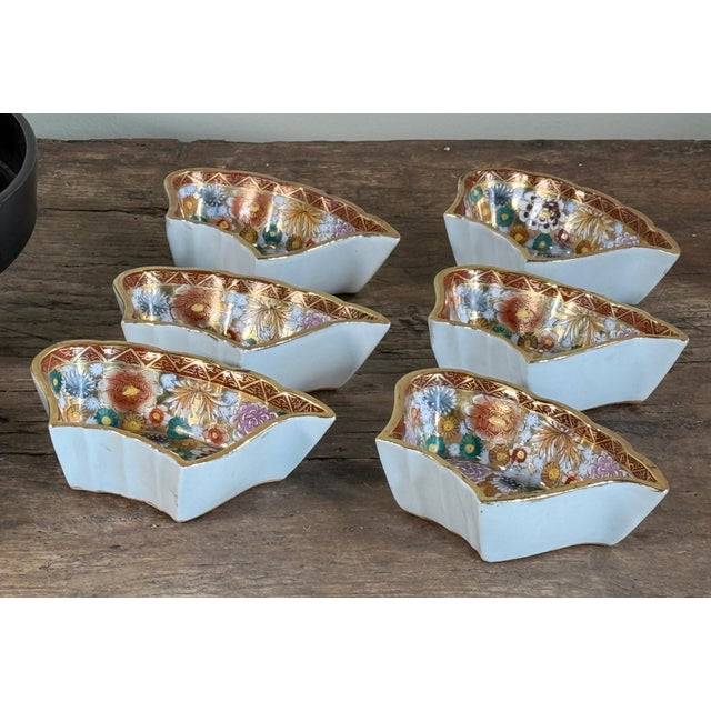 Antique Japanese Kutani Porcelain Divided Serving Bowl in Lacquered Lazy Susan For Sale - Image 4 of 8