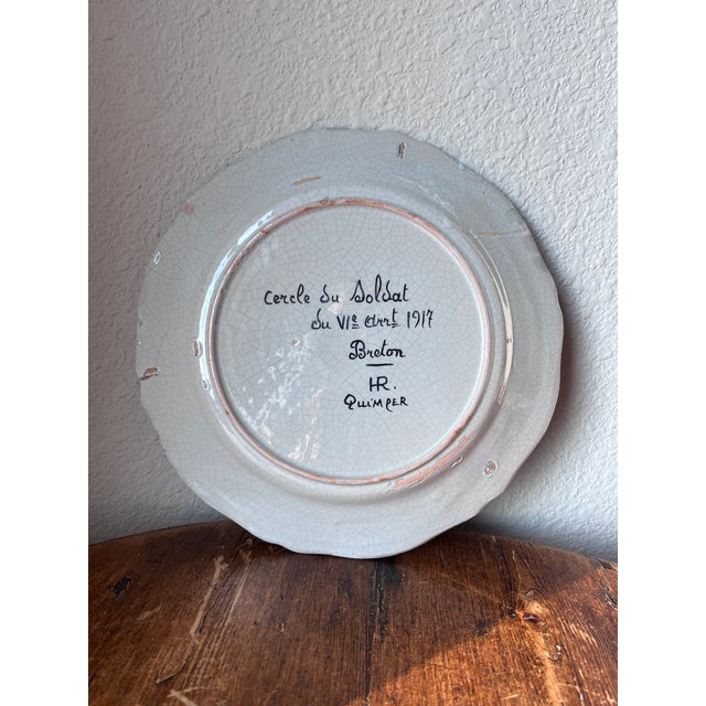 French Provincial Antique 1917 Hr Quimper Assiettes Du Cercle Du Soldat/Circle of the Soldier of the 6th Arrt Faience Plate Deception Du Filleul/Godson's Disappointment For Sale - Image 3 of 7