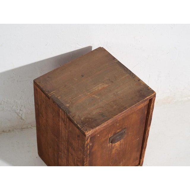 Japanese small storage box – Late Meiji Period (c.1890-1910)Dimensions: Length: 27 cm Depth: 28 cm Height: 39 cmStyle:...