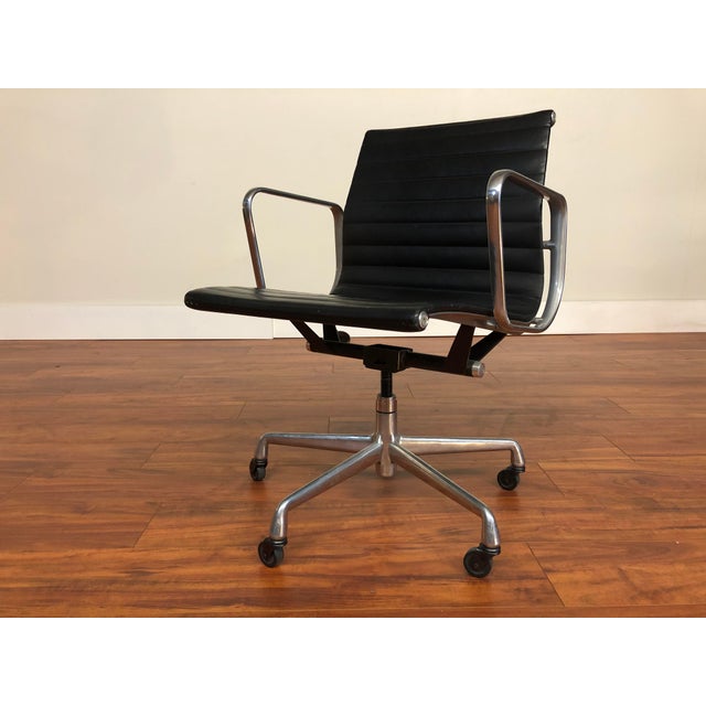 Eames Aluminum Group Management Chair By Herman Miller Black Leather Armchair On Wheels Chairish