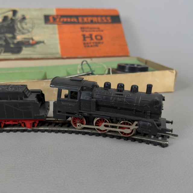 Milan-Venice Express Locomotive with Box from Lima, 1970s For Sale - Image 3 of 11