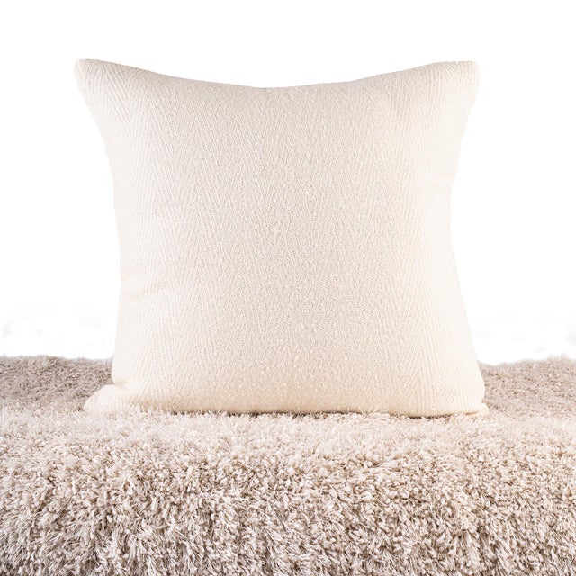 DESCRIPTION Creamy white, woven chevron pillow in alpaca. Comes with or without down insert. DIMENSIONS 53 X 53 CM....