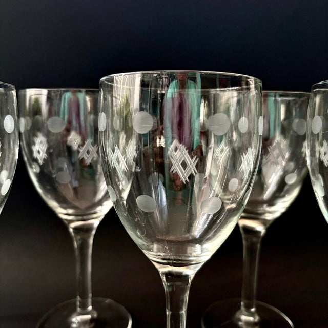 Vintage Wine Glasses by Standard Glass Co in the Criss Cross & Punties Pattern – Set of 6 Gobblets - Art Deco Depression Glass – 7.25" For Sale - Image 4 of 9