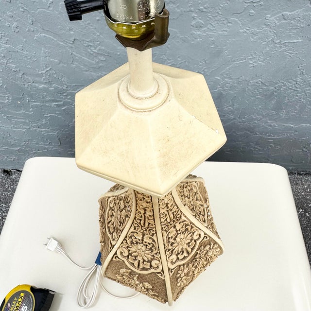 Vintage Chinoiserie Ivory Relief Ceramic Table Lamp For Sale In West Palm - Image 6 of 6