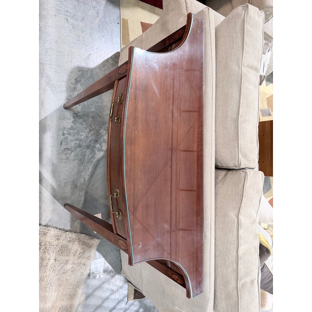 Late 20th Century Hammary Federal Style Mahogany Console Table With Glass Top For Sale - Image 4 of 10