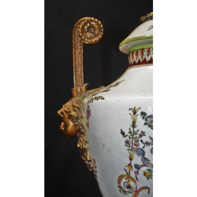 Neoclassical Sèvres Gilt Porcelain Amphora Table Lamp with Silk Shade, France, 1850s For Sale - Image 14 of 18