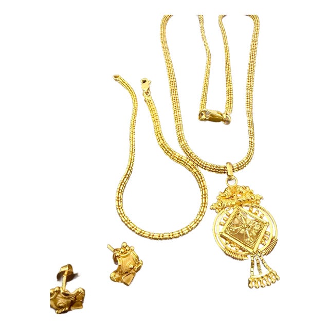 30.8 Gm 22 Karat Yellow Gold Earring , Bracelet & Chain + Pendant Bridal Suite For Sale