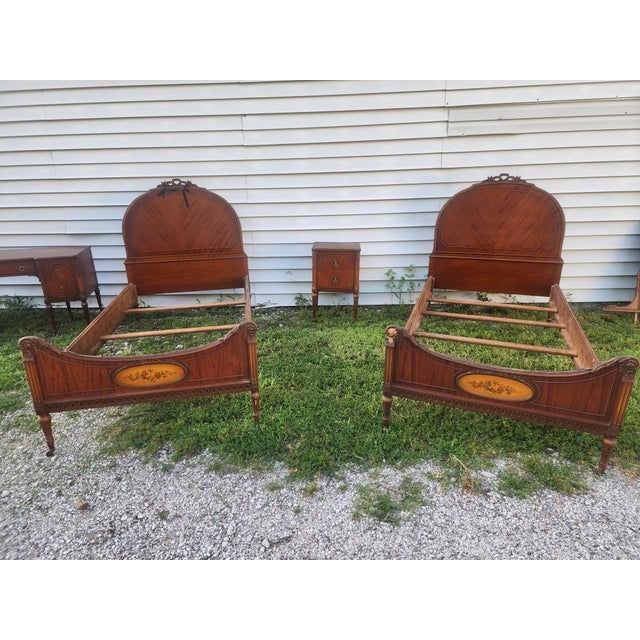 1930s Antique Sligh Bedroom Suite | Complete Matching Set | Grand Rapids, MI | C. 1930 For Sale - Image 5 of 11