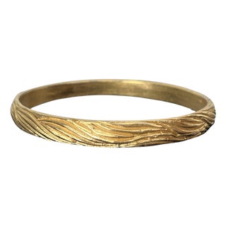 Vintage Crown Trifari Gold-Tone Ribbed Bangle Bracelet | Etched Wave Texture | Mid-Century Costume Jewelry For Sale