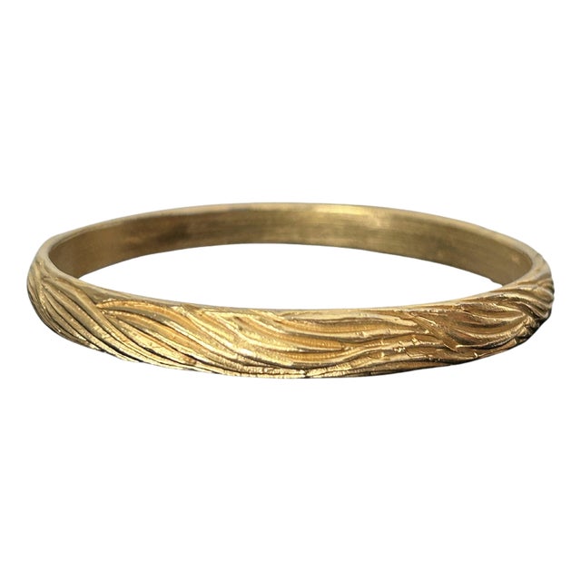 Vintage Crown Trifari Gold-Tone Ribbed Bangle Bracelet | Etched Wave Texture | Mid-Century Costume Jewelry For Sale