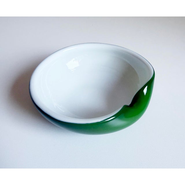 Mid-Century Modern 1960s Alfredo Barbini Murano Cased Glass Ashtray, Attributed For Sale - Image 3 of 10
