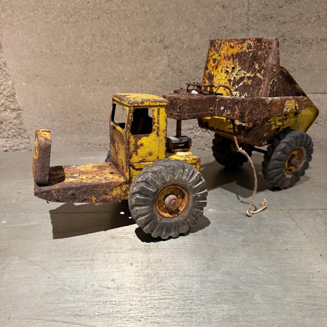 Yellow Vintage Pressed-Steel Articulated Rock Hauler Earthmover Toy Nylint For Sale - Image 8 of 10