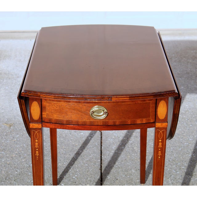 Wood Councill Craftsmen Mahogany Drop-Leaf Accent Table - Duncan Phyfe Style With Banded Detail For Sale - Image 7 of 17