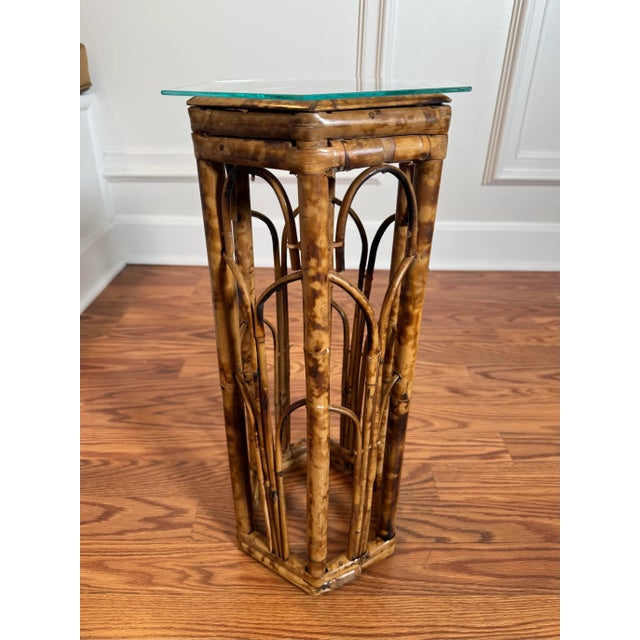 Mid 20th Century Hollywood Regency Burnt Bamboo Hexagon Glass Top Drink Accent Table For Sale - Image 5 of 11