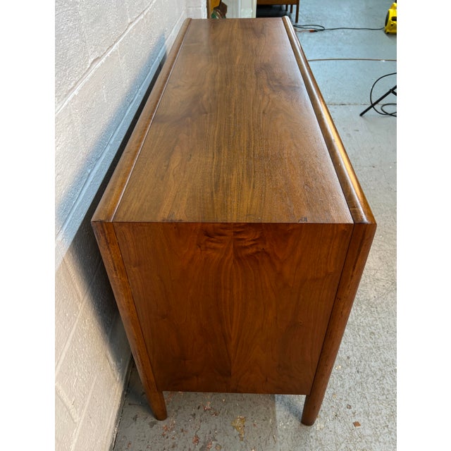 Mid 20th Century Barney Flagg for Drexel Parallel Mid-Century Walnut Credenza For Sale - Image 12 of 16