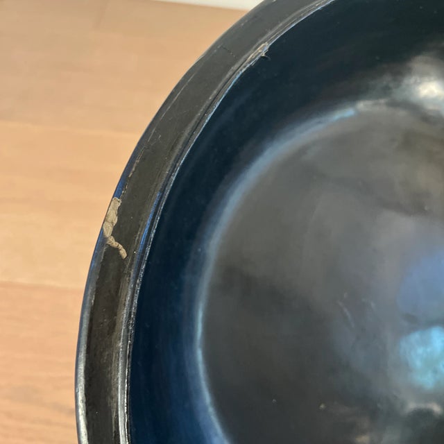 1980s 1980s Black Lacquered Lidded Circular Box With Mother of Pearl Floral Décor For Sale - Image 5 of 10