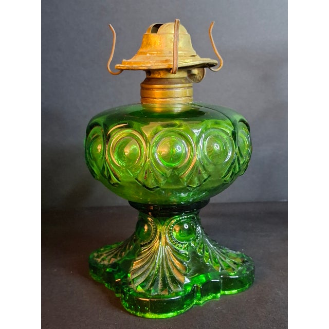 Vintage Hollywood Regency l.e. Smith Emerald Green Moon & Star Glass Finger Oil Lamp Brass Burner Chimney For Sale - Image 12 of 18