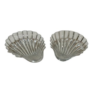 Mid 20th Century Pair of Baccarat Crystal Shell Dish – Clear Ribbed Scallop Trinket Bowl – France For Sale