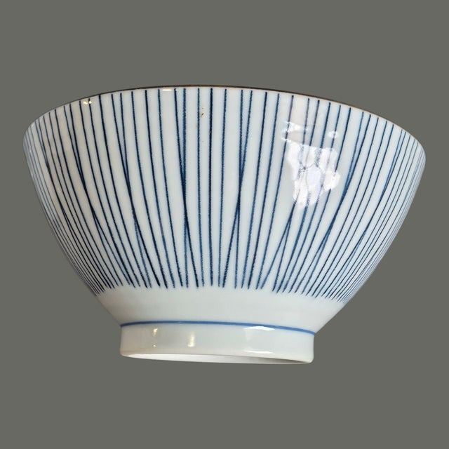 Late 20th Century Late 20th Century Japanese Blue & White Sensuji Lines Serving Bowls - a Pair For Sale - Image 5 of 8