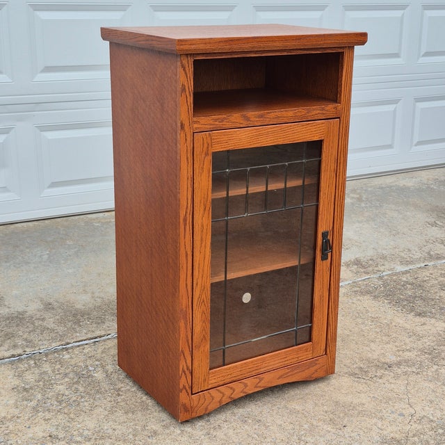 2005 Mission Arts & Crafts Oak Veneer Leaded Glass Wheeled Cabinet Stereo Component Storage Bar For Sale - Image 10 of 10