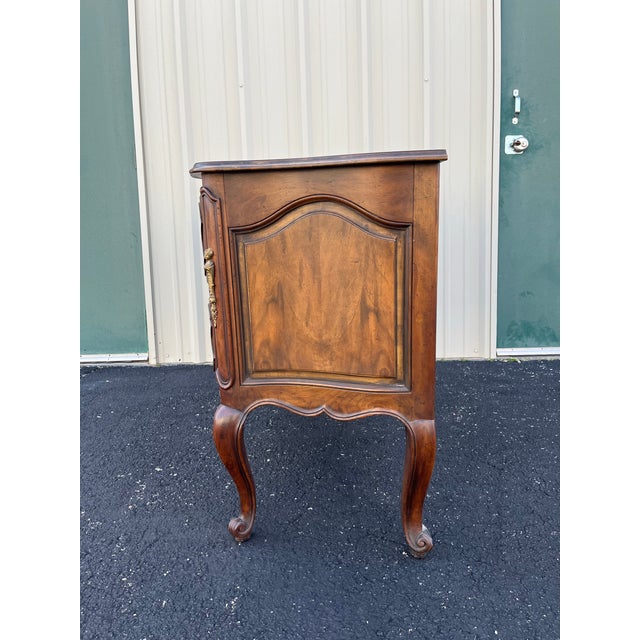 Brown 1980s Baker Furniture Louis XV Walnut Chest of Drawers or Commode For Sale - Image 8 of 12