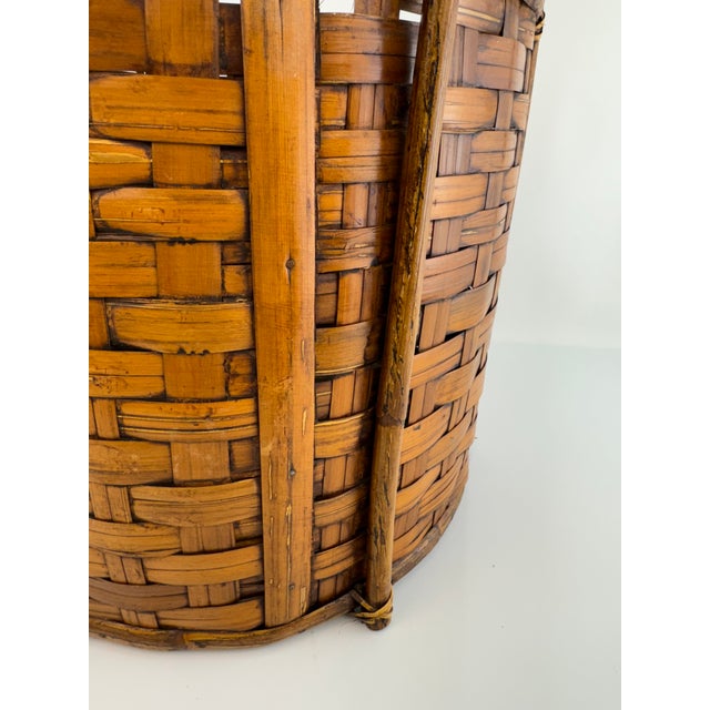 1960s Vintage Handwoven Split Bamboo Gathering Basket With Bentwood Handles For Sale - Image 5 of 9