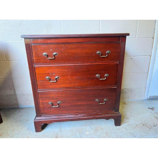 Early 20th Century Chippendale Style Mahogany Bachelor’s Chest of Drawers. For Sale In Washington DC - Image 6 of 11