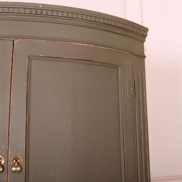 English Bowfronted Corner Cabinet, 1890s For Sale - Image 3 of 10