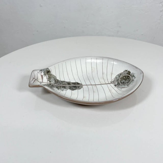 Mid-Century Modern Ceramic Fish Plate by Tackett & Fujita, 1960s For Sale - Image 9 of 13