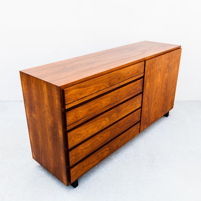 Restored 1950s T. H. Robsjohn-Gibbings for Widdicomb Walnut Credenza For Sale - Image 14 of 15