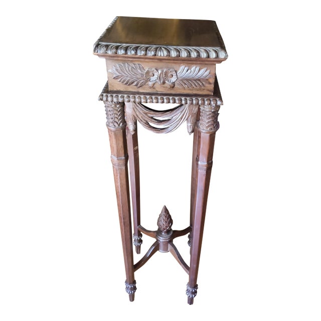 Victorian Carved Mahogany Pedestal Plant Stand. 42.5 " in Height For Sale