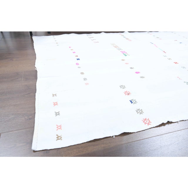 Textile Vintage Turkish Oushak Handmade Wool Cotton White Kilim Area Rug For Sale - Image 7 of 11