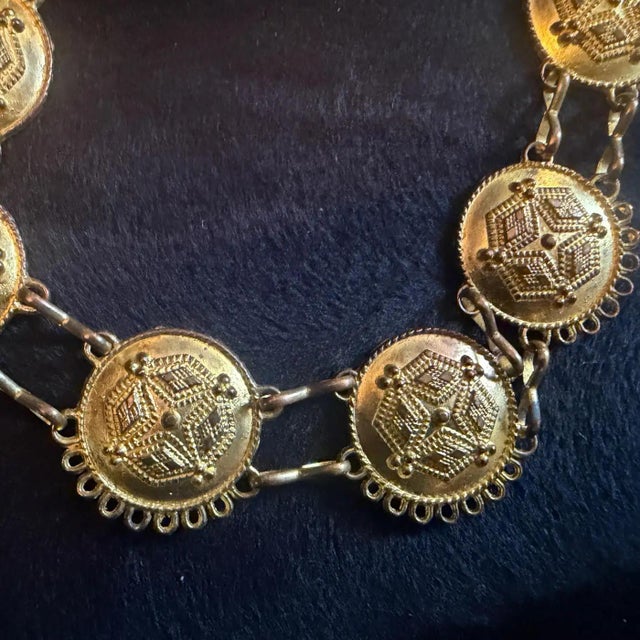 1970s Costume Jewelry Gilded Metal Medallion Italian Necklace For Sale - Image 9 of 16