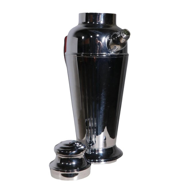 Mid-Century Modern Art Deco Chrome Cocktail Shaker With Red Bakelite Handle For Sale - Image 3 of 10