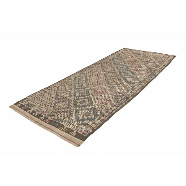 Traditional Mid 20th Century Embroidered Vintage Turkish Kilim Rug For Sale - Image 3 of 7