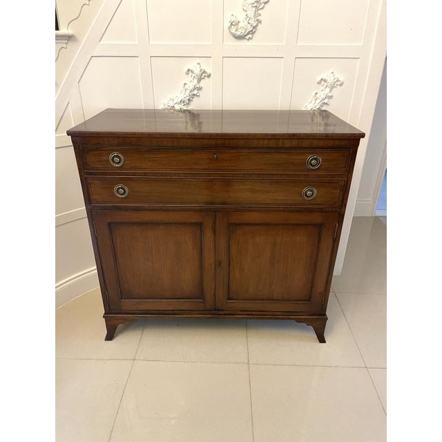 Antique George III quality mahogany secretaire desk/cabinet having a quality mahogany rectangular shaped top above a...