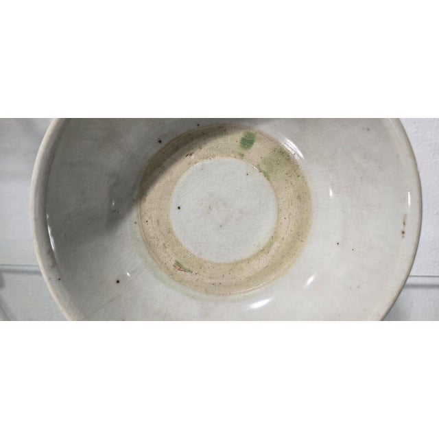 Ceramic Rare 17thC Ming Dynasty Wanli Swatow Porcelain Bowl 15cm Rim Chip For Sale - Image 7 of 11